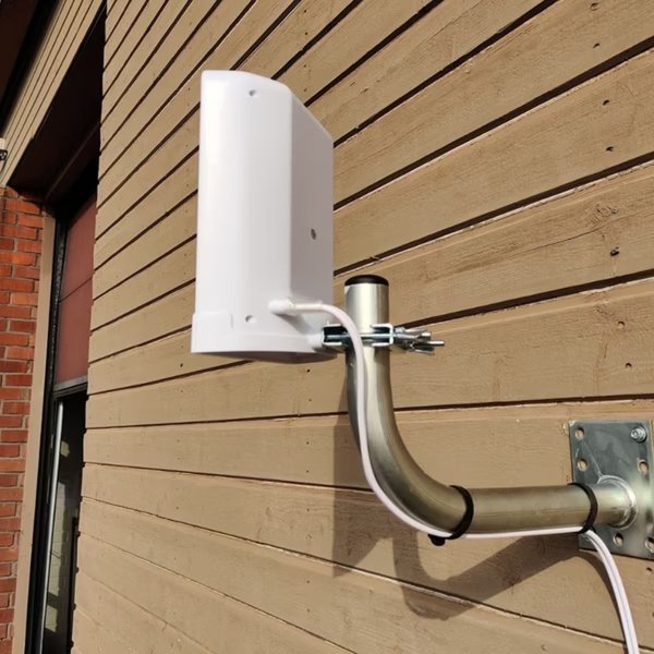 Zoom bild av 5G-/4G-/3G-/GSM-antenn 