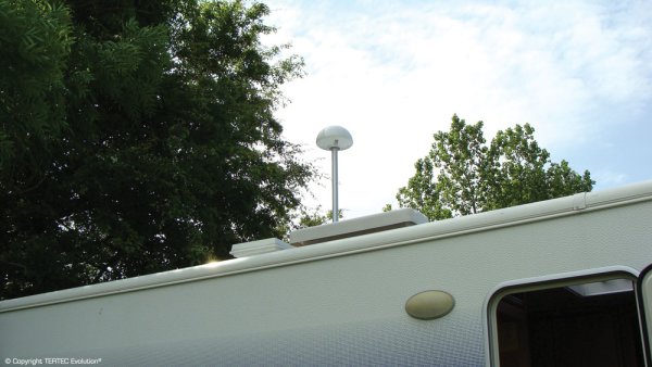 Zoom bild av Tertek Evolution 2 All-In-One Pro – Digital TV- och Internetantenn med 5G MIMO, DAB+ och mast 110 cm