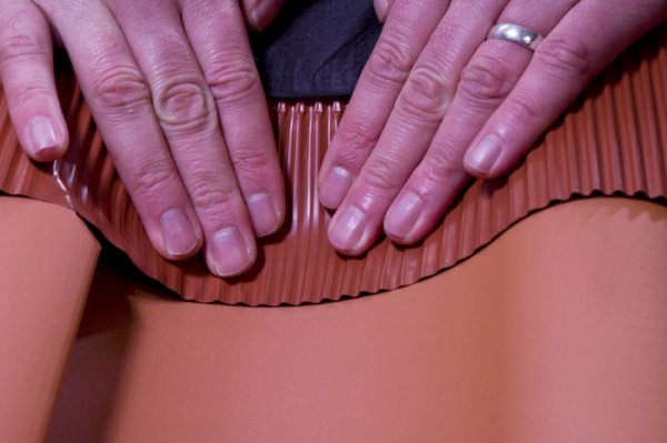 Zoom bild av Aluminium takpanna svart – Takstos för maströr