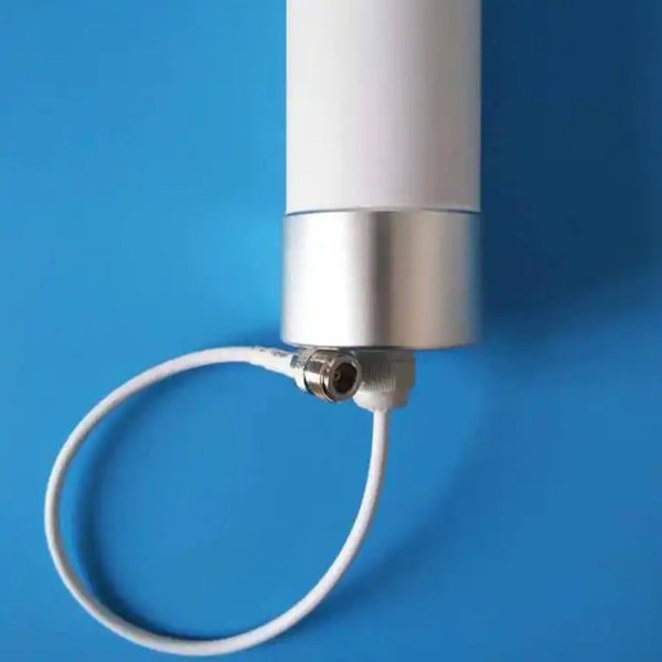 Zoom bild av 4G-LTE och WiFi Rundstrålande Antenn 21 dBi – Kraftfull förstärkning för alla frekvenser