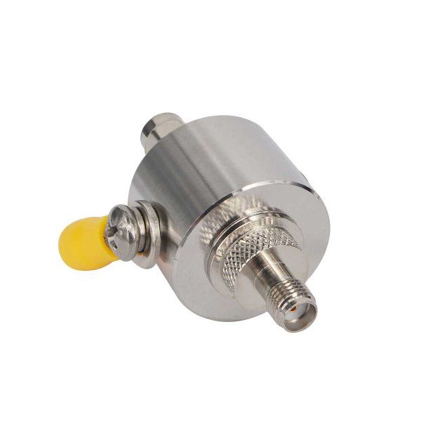 Zoom bild av SMA åskskydd och Överspänningsskydd jordad