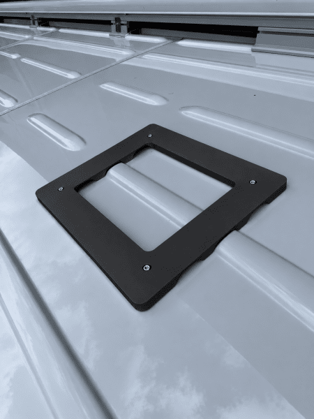 Zoom bild av Starlink Mini adapterplatta för Flat Mount Closed – Ducato/Jumper/Boxer/Movano/Proace Max från 2024 | Svart
