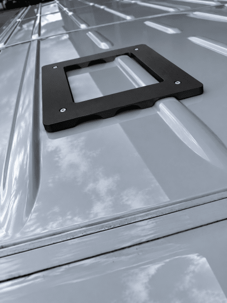 Zoom bild av Starlink Mini adapterplatta för Flat Mount Closed – Ducato/Jumper/Boxer/Movano/Proace Max från 2024 | Svart